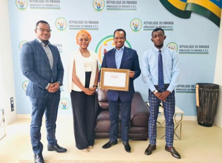 Pcq dans le pays il y a cette vermine inutile qui prime le suppot négationnistes du génocidaire