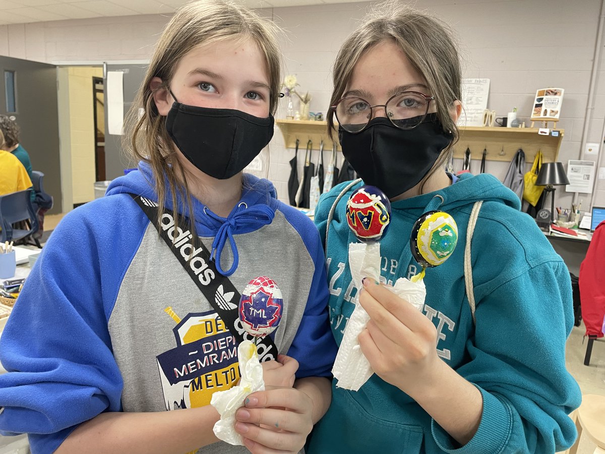 KennDrama's tweet photo. Making Ukrainian Eggs with @HRCEFineArts with artist Ruby Boutilier. Kids from all over the @HRCE_NS came together to learn how! #ThanksToYouHalifax @beckykentHRM https://t.co/Bm6S8t8cdh