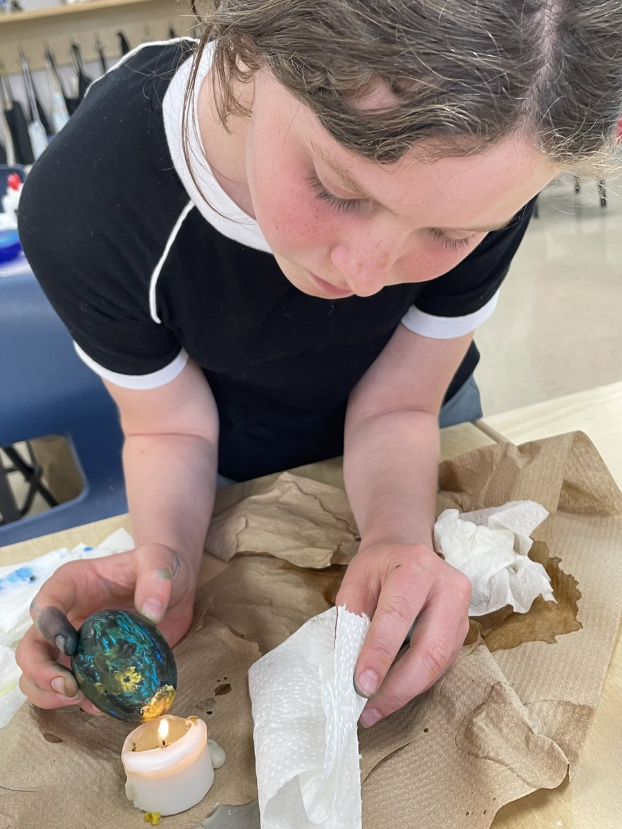 KennDrama's tweet photo. Making Ukrainian Eggs with @HRCEFineArts with artist Ruby Boutilier. Kids from all over the @HRCE_NS came together to learn how! #ThanksToYouHalifax @beckykentHRM https://t.co/Bm6S8t8cdh