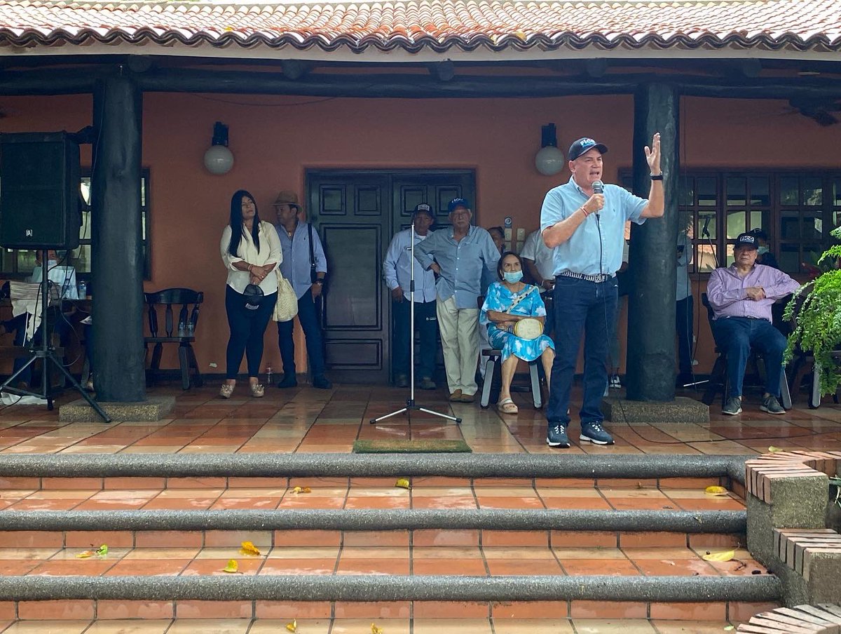 FrancoOvalle's tweet photo. En Oleoflores, empresa dedicada al cultivo y transformación de palma aceite, liderada por la familia Murgas Dávila, trasmitimos el mensaje de unión de @ficogutierrez, estamos defendiendo la democracia y el crecimiento económico del país. https://t.co/dx7hofZsYk