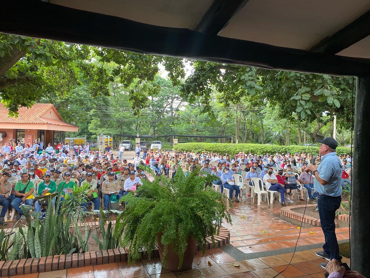 FrancoOvalle's tweet photo. En Oleoflores, empresa dedicada al cultivo y transformación de palma aceite, liderada por la familia Murgas Dávila, trasmitimos el mensaje de unión de @ficogutierrez, estamos defendiendo la democracia y el crecimiento económico del país. https://t.co/dx7hofZsYk