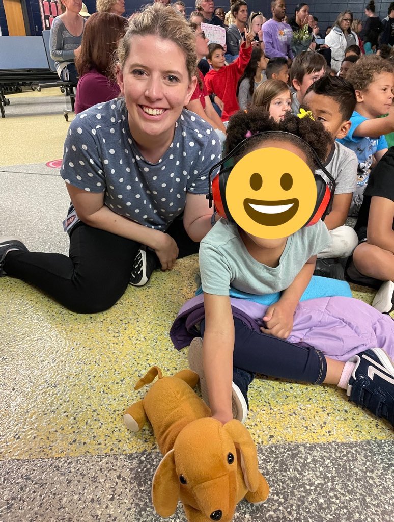 MrsHensonOPS's tweet photo. Talent Show was awesome today! The kids had a blast! Cody the Cardinal was a hit! ❤️ #CSCardinal #Kinder https://t.co/sHMVzS6Ilq