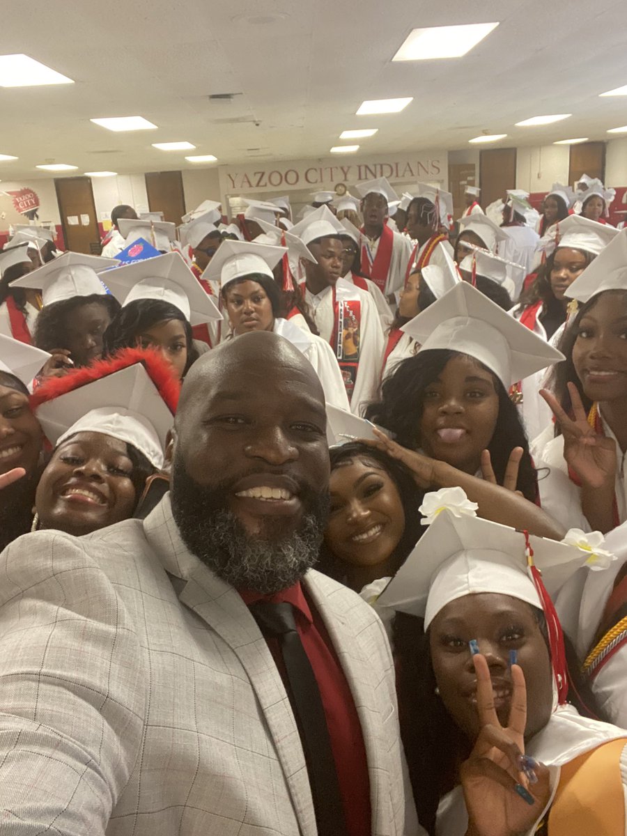 DrJermallWright's tweet photo. The last hooray for the class of 2022 of Yazoo City High School. What a year this has been for YCHS @mASDonline https://t.co/fcLRAJlDfn