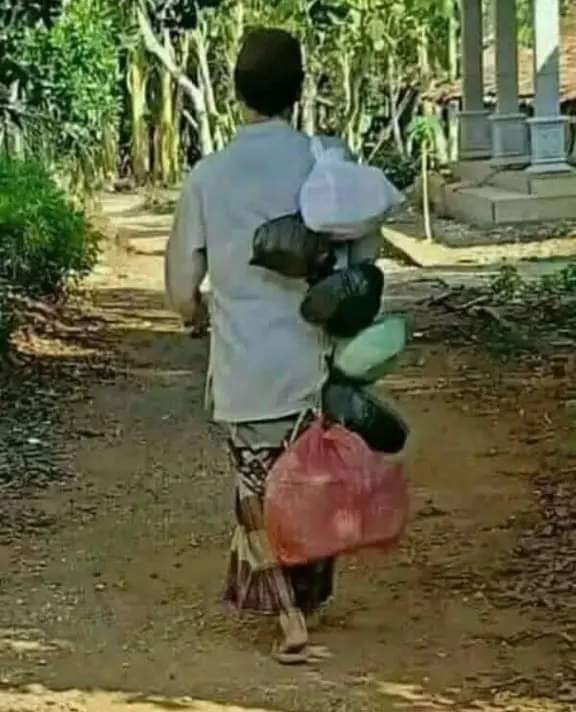 Definisi/Makna Barokah :

Beberapa maqolah para masyayikh :
البـــركــة جند خفي من جنود الله , يرسلها لمن يشاء
"Barokah adalah satu dari para "prajurit" Allah yg tidak tampak. Ia dikirimkan Allah kepada siapa saja yg dikehendaki-NYA.