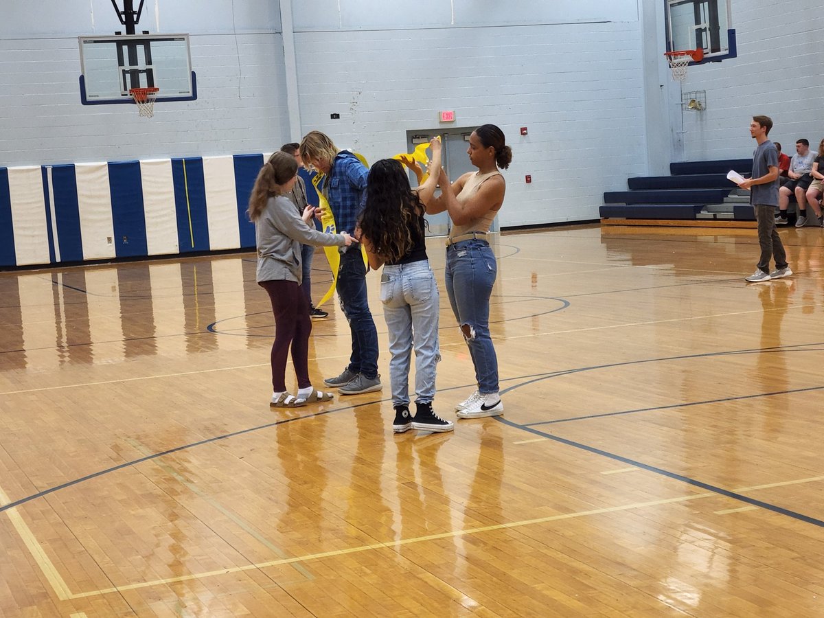 EisWorkforce's tweet photo. Day 3 of Senior Week was Superlatives and Mexican for lunch! #EHSClassof2022 #PantherPride https://t.co/lNIFVjsMwu