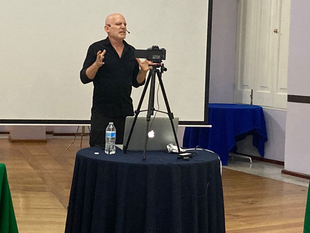 CANACOMexico's tweet photo. El día de hoy llevamos a cabo la conferencia con León Morís Rottenberg, quien nos habló sobre la importancia de nuestra marca personal en la actualidad.
#CanacoCDMX
#CanacoContigo https://t.co/gFsUDtsVzS