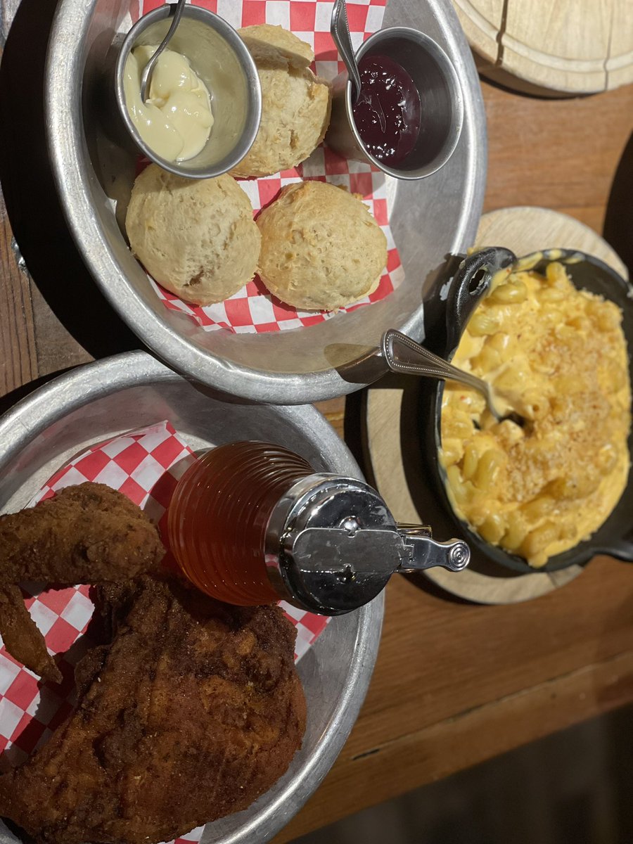 apexculinary's tweet photo. When in Kentuckyโฆ#friedchicken #jrchef https://t.co/gr5P952kyv