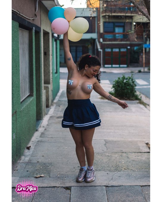 Escarapelas, Cabildos, Tortafrita, Locro y @dramicaok , as&iacute; se celebra un 25 de Mayo, no??  ph @illuminati_raw<a class="tags" href="/tag/dramicaok">@dramicaok</a><a href="/tag/argentina"class="tags"><span>#argentina</span></a><a href="/tag/25demayo"class="tags"><span>#25demayo</span></a><a href="/tag/dramica"class="tags"><span>#dramica</span></a><a href="/tag/consultoriadra"class="tags"><span>#consultoriadra</span></a>