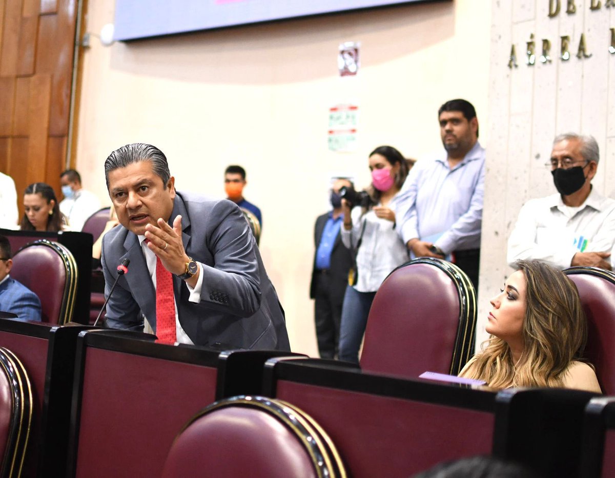 GLPRI_VER's tweet photo. Los diputados del #GLPRI este miércoles presentes en la sesión ordinaria del @legisver trabajando por los #veracruzanos https://t.co/SMdM21k3gn