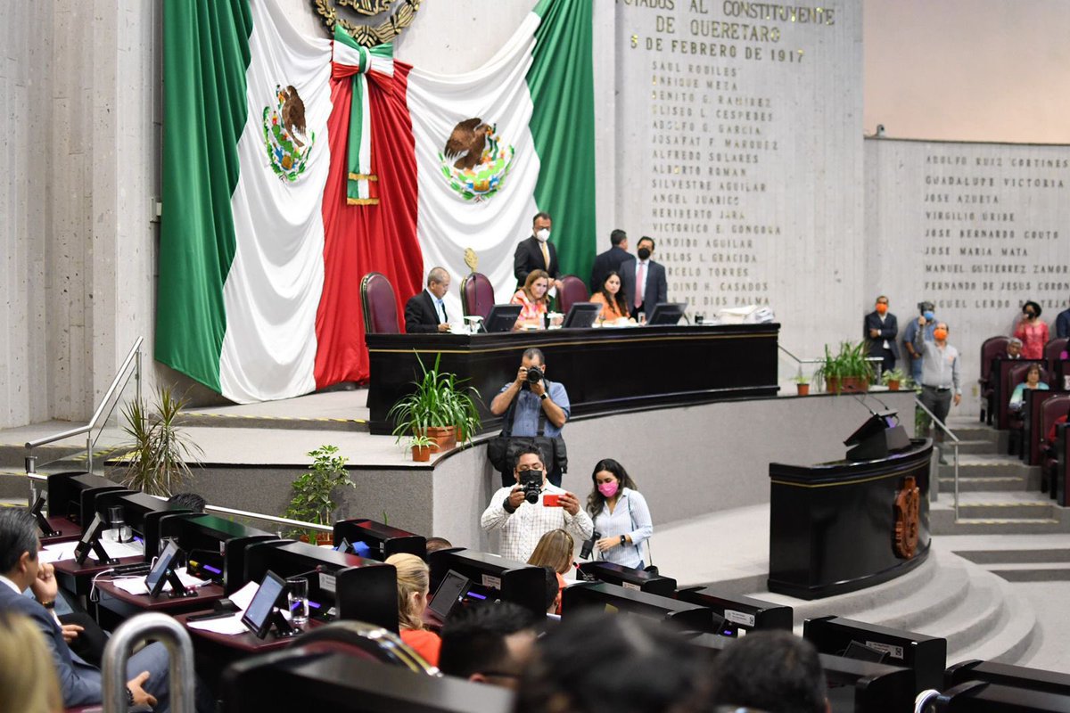 GLPRI_VER's tweet photo. Los diputados del #GLPRI este miércoles presentes en la sesión ordinaria del @legisver trabajando por los #veracruzanos https://t.co/SMdM21k3gn