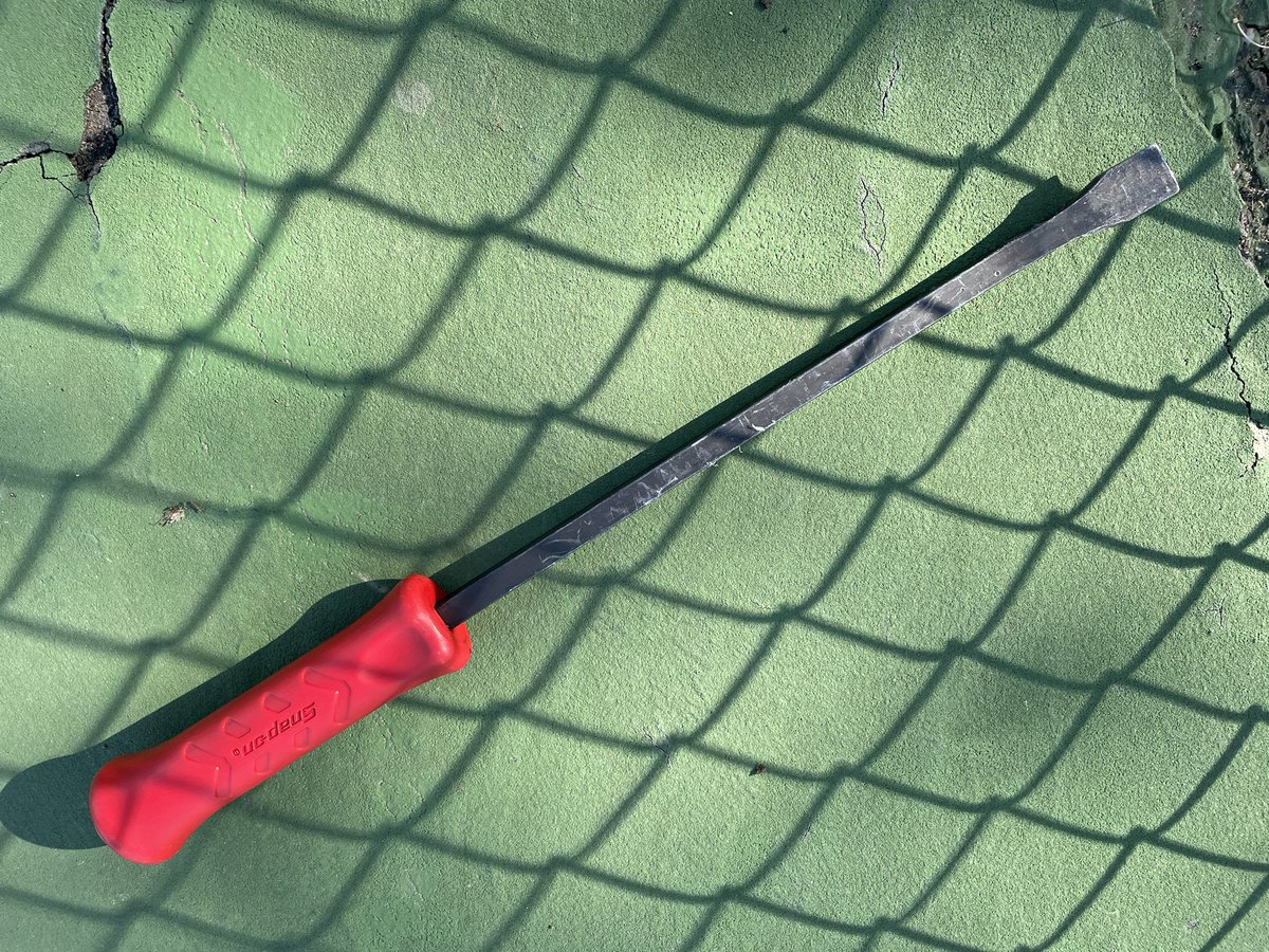 awakeford's tweet photo. Found @Snapon_Tools prybar in skate park. Hmmmmm….  #lostandfound #expensivetool https://t.co/9ieOogQj4t