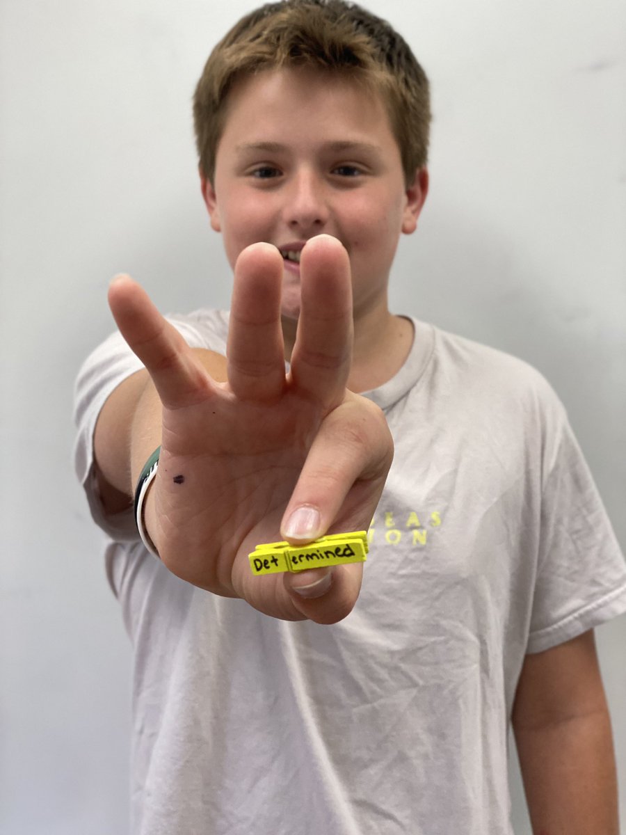 MsDean19's tweet photo. 5L got to write anonymous kind words to a classmate today and stick it somewhere for their friend to find! #kindday 💛@MrsGolderer @INT_PRINCIPAL @KrDucker https://t.co/MKeyVJpgmz