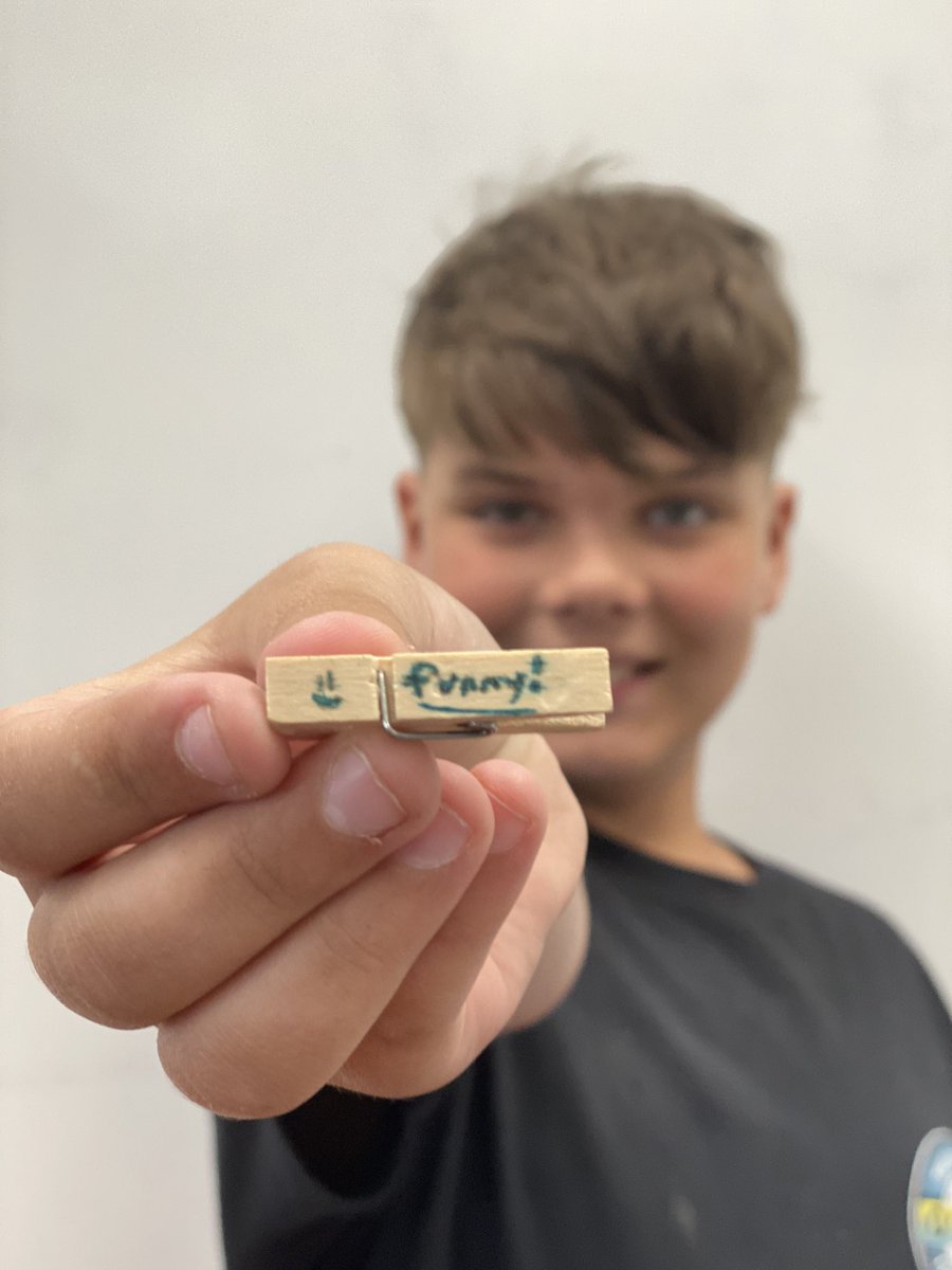 MsDean19's tweet photo. 5L got to write anonymous kind words to a classmate today and stick it somewhere for their friend to find! #kindday 💛@MrsGolderer @INT_PRINCIPAL @KrDucker https://t.co/MKeyVJpgmz