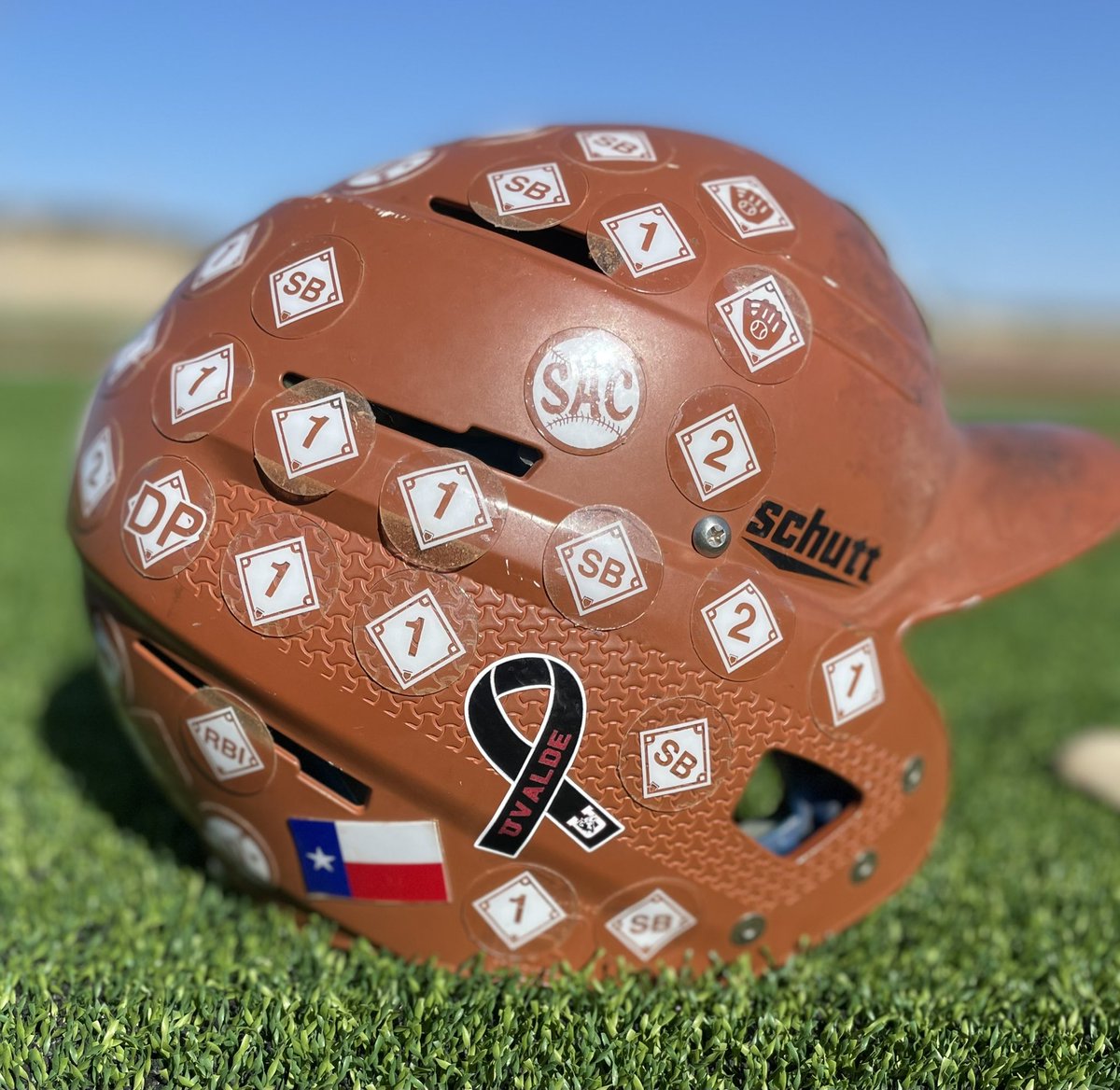 ephs_baseball1's tweet photo. The Eagles will pay tribute to the lives lost at Robb Elementary and the entire Uvalde community by displaying a memorial decal in tomorrow night’s playoff game vs  the Reagan Rattlers. 🙏🏾 💜 🙏🏾 https://t.co/UVZZqUXLJc