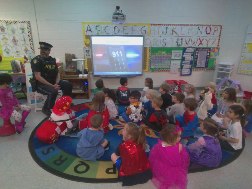 OPP_HSD's tweet photo. Sgt Chatelain from #HSDOPP had a great time reminding kindergarten students at @EEC_SCGT about being safe!π https://t.co/O8m3hGNubw