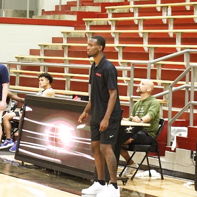 jaionmars's tweet photo. Started my own AAU Team #THEDREAM🪄 https://t.co/WI9xLFzV0X