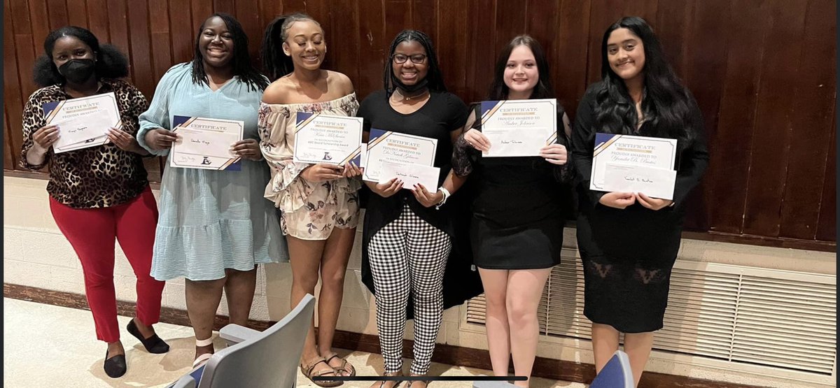 9 AVID Seniors each received $2500 ABC Board scholarships to help with college expenses!  I’m so proud of them. #avid4college ⁦<a href="/leecosupt/">Andy Bryan</a>⁩ ⁦<a href="/leecoschoolsnc/">Lee County Schools</a>⁩