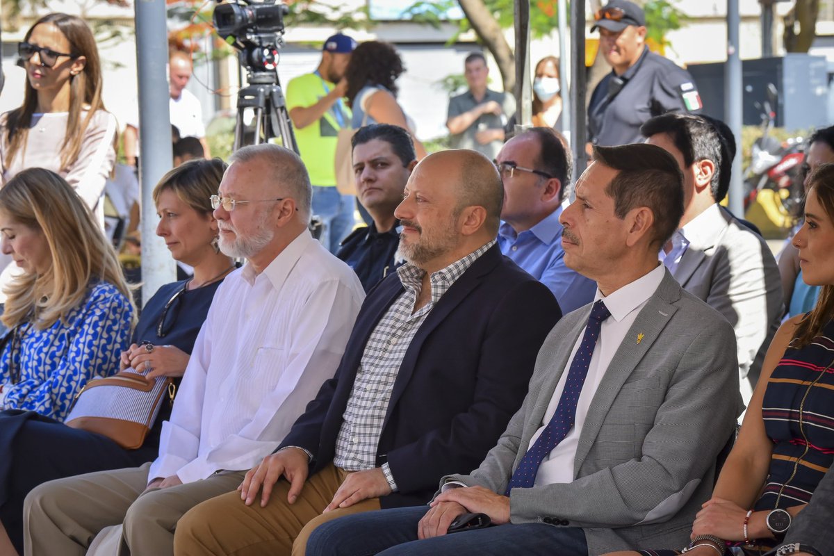 fjgmadariaga's tweet photo. Qué gusto que con las artes y el @itrali_udeg el @CUAAD_UdeG se sume al Paseo Literario en el andador Alcalde como parte de la declaratoria de “Guadalajara, Capital Mundial del Libro”. 👏🏽 https://t.co/DIZAE7mzhj