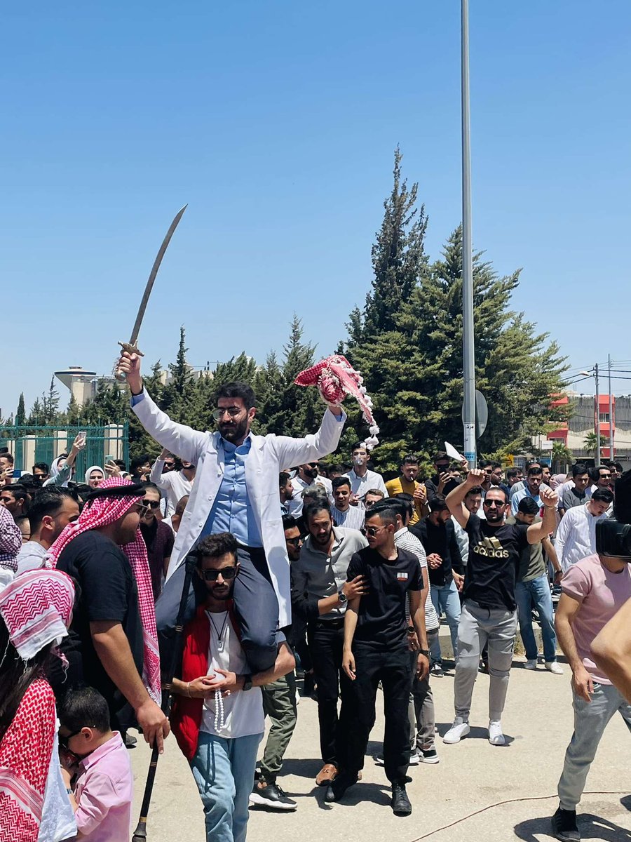 "وآخر دعواهم أن الحمدلله رب العالمين " 
الخريج طبيب : مؤنس فضيل علاونة 🔥
