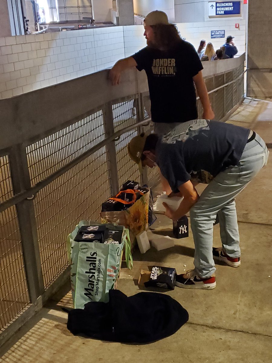 RogerRogerPod's tweet photo. 2 guys with 20+ giveaway Yoda bobbleheads.
Way to make us look good Star Wars fans. Hope making kids cry was worth it.
@Yankees @yankeestadium
@YankeesPR
#Yankees #FanFail #StarWars #StarWarsCelebration #StarWarsNight https://t.co/09tCNUhaAf