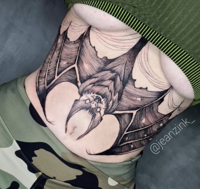 Voc&ecirc; piscou e eu j&aacute; tenho mais duas tattoos novas hahaha (vai ter Giu tatuada sim 👀)   Obrigada @MJeanMT<a href="/tag/theotakubox"class="tags"><span>#theotakubox</span></a>