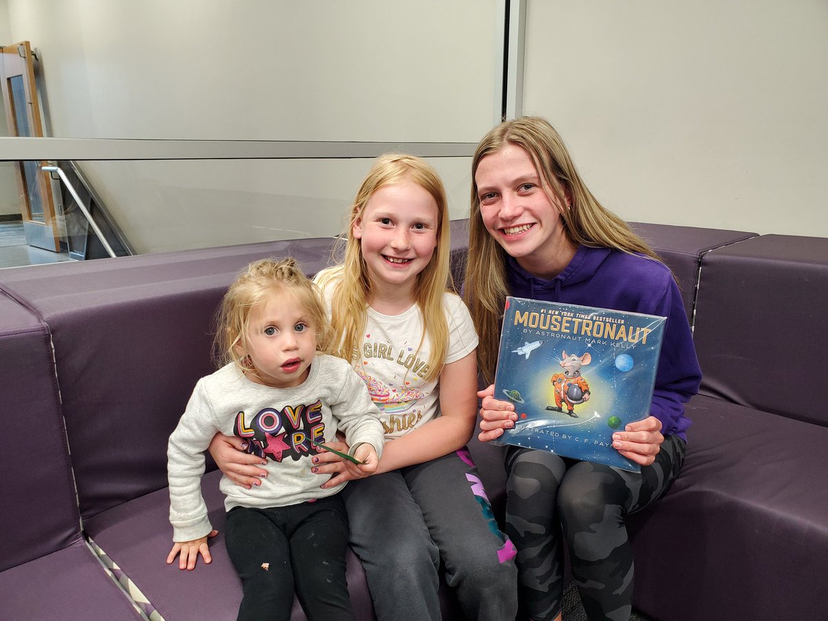mopsahl12's tweet photo. Good times at the Goodhue Family Literacy Night! Pizza anyone? #goodhueschool https://t.co/pyL0NmLpLh