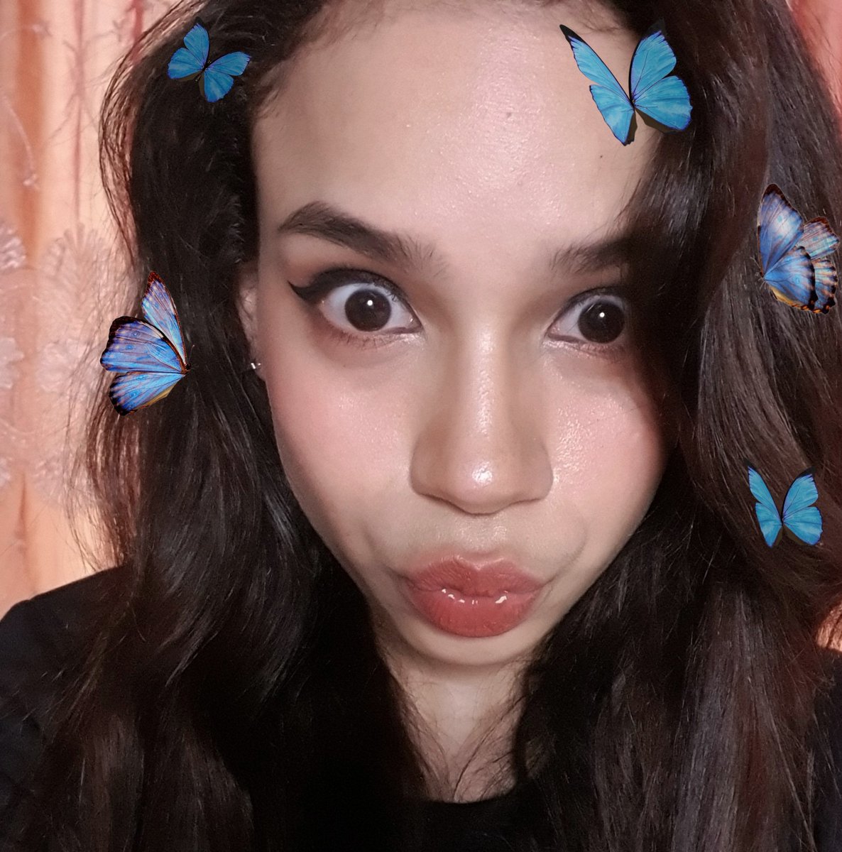 Angiefloreshn's tweet photo. Crazy moment😜   
.
.
#TatuadosEnMiCorazónPorSiempre💙💋 #Angielievers사랑해요💙🤞💜 #AngielieverForever♾️💜💙 #ParaTi https://t.co/54zrCd8RnL