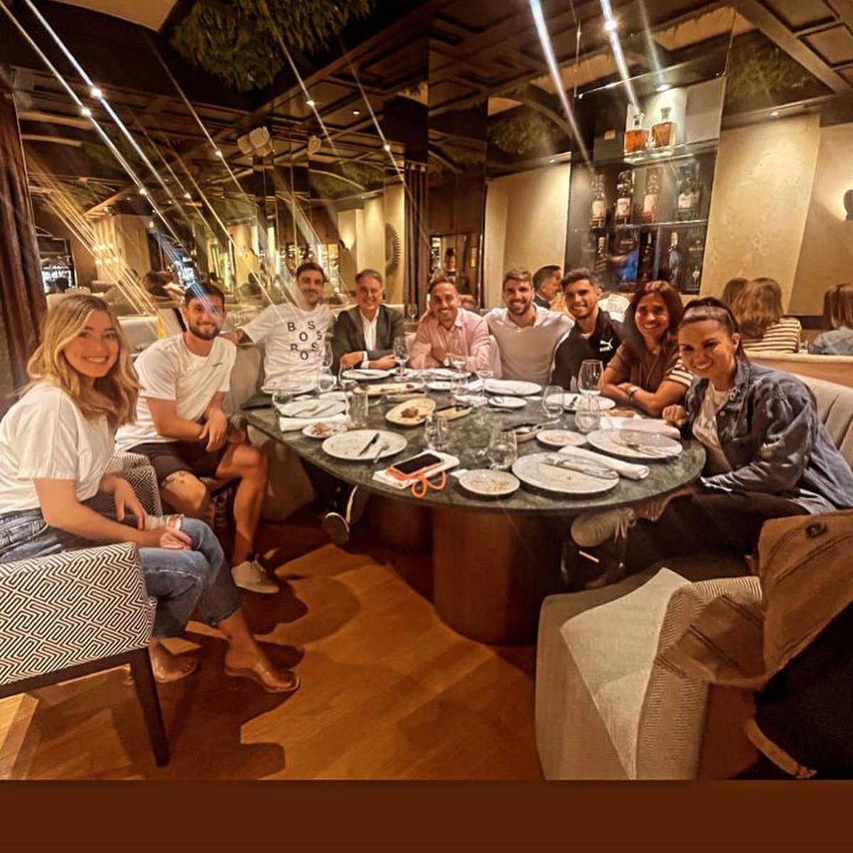 Días especiales con la familia en Mano de Santa! @IvanGGonzalezz @andrestu87 @borjavalle12 @mariohfdez Cualquier Segundo con tu gente es un tesoro!