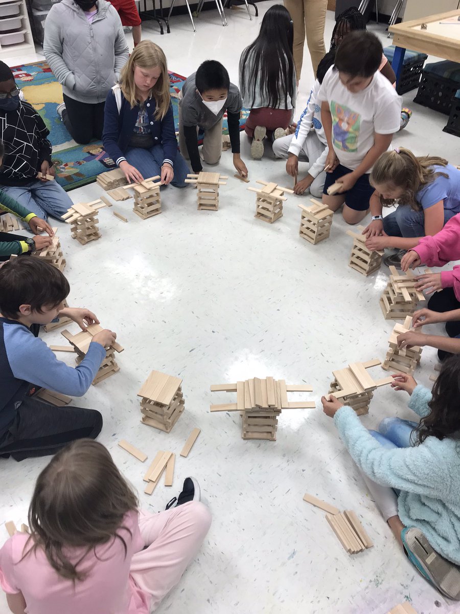 MVE MakerSpace:  the great Keva bridge circle challenge in fourth grade! #wearemustangs @MHarrisEdu #EngageYCSD @kecagle @robert_sherlock
