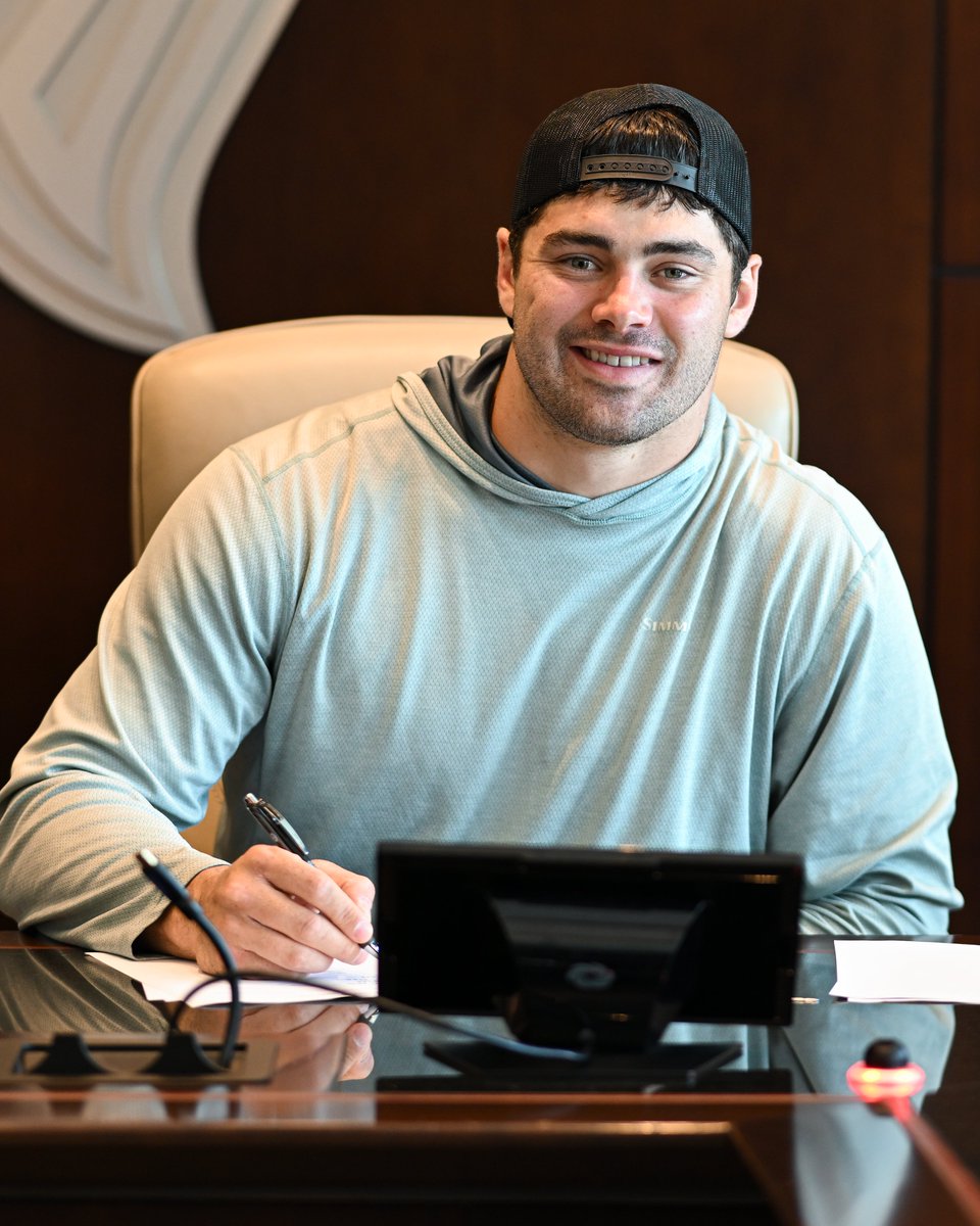 AtlantaFalcons's tweet image. Rookie deal inked ✍️