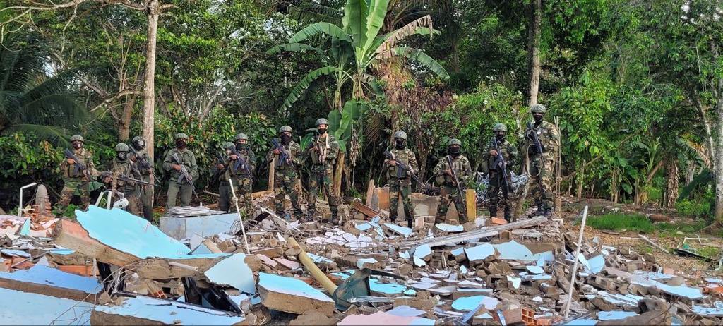 dhernandezlarez's tweet photo. Debido a la ineptitud de las autoridades del gobierno colombiano para controlar sus criminales, la FANB debe luchar incansablemente para expulsar y destruir a estos grupos TANCOL inmigrantes. No tienen cabida en nuestro país!!! https://t.co/ZdheVAV34k