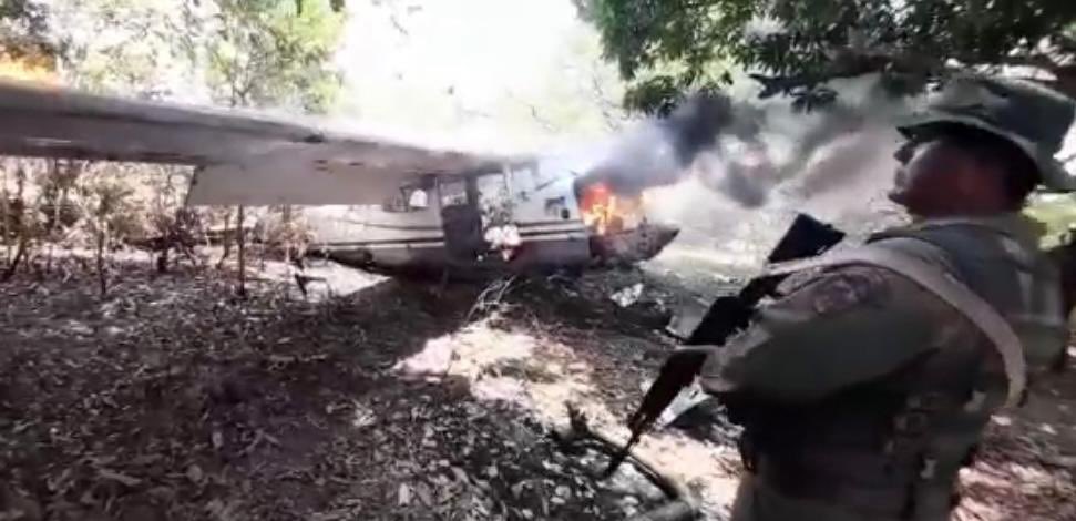 dhernandezlarez's tweet photo. Debido a la ineptitud de las autoridades del gobierno colombiano para controlar sus criminales, la FANB debe luchar incansablemente para expulsar y destruir a estos grupos TANCOL inmigrantes. No tienen cabida en nuestro país!!! https://t.co/ZdheVAV34k