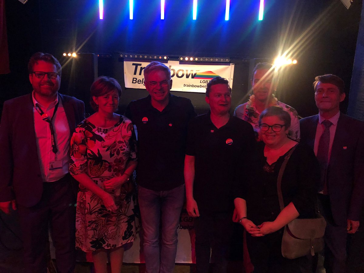 Benoit Gilson (@benoit__gilson) on Twitter photo .<a href="/TrainbowBelgium/">Trainbow Belgium</a>, l’association LGBTQI+ des chemins de fer belges, célèbre ses 5 ans 🎂 Très heureux d'avoir pu rappeler mon engagement dans la lutte contre les discriminations ! Chez <a href="/Infrabel_FR/">Infrabel_FR</a>, nous nous investissons pour que chacun.e puisse être pleinement lui.elle-même 🏳️🌈 .<a href="/TrainbowBelgium/">Trainbow Belgium</a>, l’association LGBTQI+ des chemins de fer belges, célèbre ses 5 ans 🎂 Très heureux d'avoir pu rappeler mon engagement dans la lutte contre les discriminations ! Chez <a href="/Infrabel_FR/">Infrabel_FR</a>, nous nous investissons pour que chacun.e puisse être pleinement lui.elle-même 🏳️🌈
