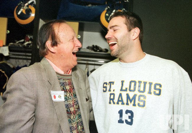 STLRamsHistory's tweet photo. St Louis legends Kurt Warner and Stan Musial exchanging pleasantries. #stlrams @kurt13warner https://t.co/yVeVw10Ml9