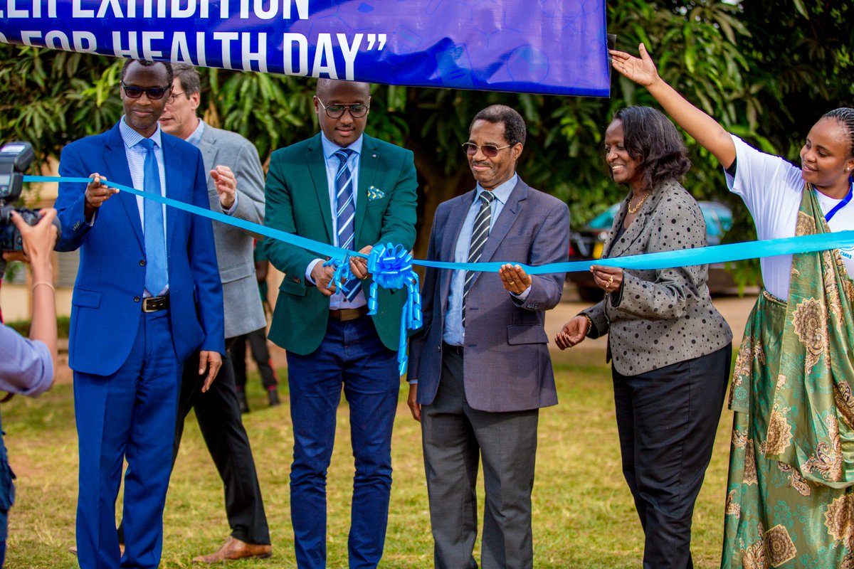 UnitedForHealt1's tweet photo. Happened : Today, our honored guests from @RBCRwanda @Uni_Rwanda  @UR_CMHS  formally launched the CAREER EXHIBITION " #UnitedForHealthDay" at Remera Campus.
More than 50 exhibitors from various institutions operating in #Rwanda attended the exhibition. https://t.co/zPddFZWqRZ