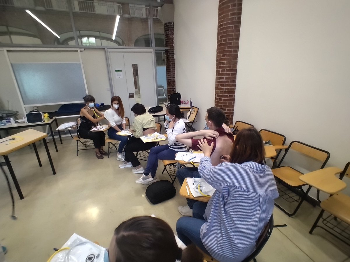 txellpeiro's tweet photo. Tercer i últim dia de tallers del postgrau Atenció al pacient amb SRNI. Avui drenatge de secrecions i interpretació en l'auscultació, radiografies i gasometries #srni @InspiraUab @UABBarcelona @UABPostgrau @FibrosisPulmon @SPulmo amb Patricia Peñacoba i Macarena Segura https://t.co/ktMwJFRxK2
