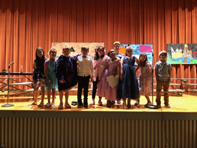 ManheimTownship's tweet photo. Mrs. Myers's class at Neff Elementary performed a play called "Cinder…Really?" In front of their classmates in second, third, and fourth grade as well as their families!
They even painted the background scenery themselves!
Awesome job Neff Lions!
#MTSDProud💙🤍 https://t.co/46qrP8KACf