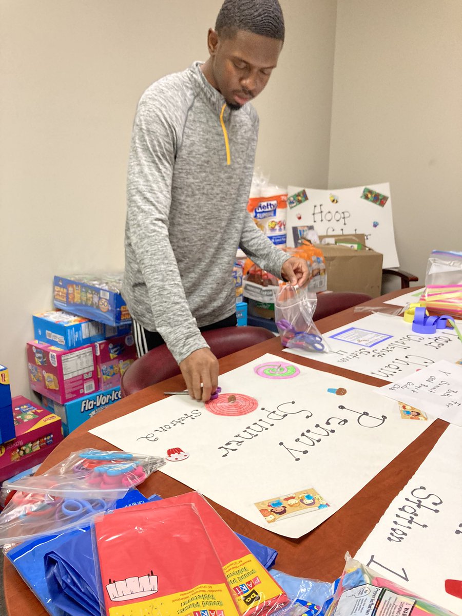 AnnistonCEF's tweet photo. @tahj_jones7 came in the ACEF office today to volunteer. He help us prepare for our summit. He as well attend Tuskegee University and has received an scholarship from ACEF!!!! https://t.co/RQfI7yqNRQ