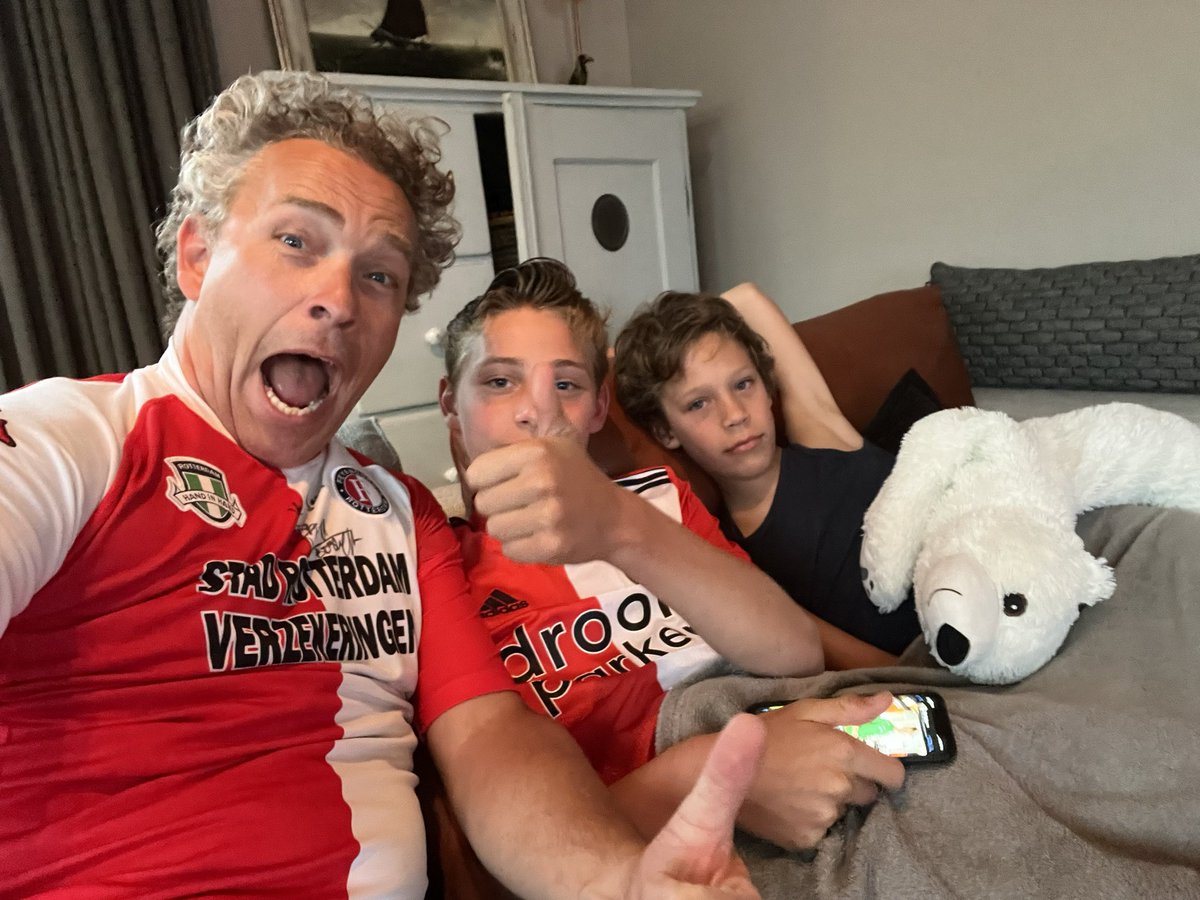 oosterbroek's tweet photo. #feyenoordroma #feyenoord 🔴⚪️⚫️ https://t.co/oBJGHpUK8D