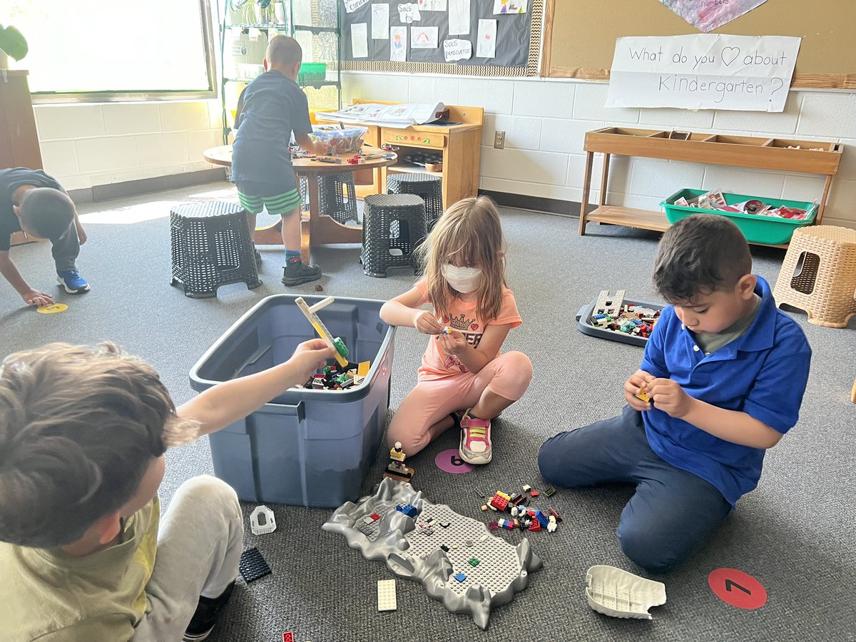 MrsFishSKT's tweet photo. ABC countdown to summer! B is for blocks and building 🧱#ocsb #ocsbKindergarten #problemsolvingandinnovating https://t.co/l8F0xX0sSu
