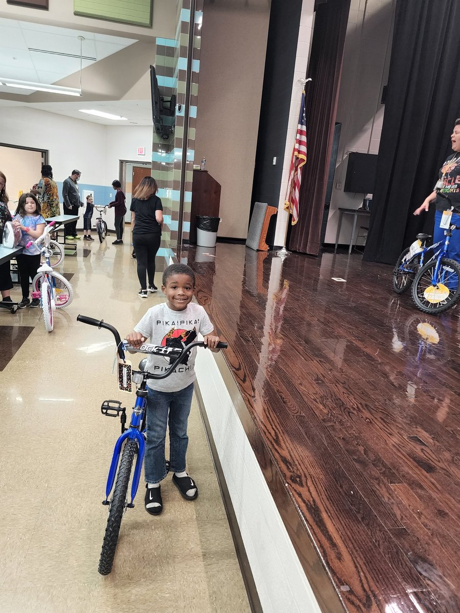 HCBBadger's tweet photo. Thank you Believer's Church, students, and families!  Kindergarteners with great attendance 94% received a special prize!  Way to go!  @warrenschools #TheJWCS https://t.co/6z8AuEP5tw