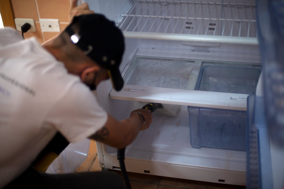 ProlimpCuba's tweet photo. 📢Twitteros! Recomendado para hogares con personas vulnerables. 

👉Desinfección con vapor dentro y fuera del refrigerador o nevera. Eliminación del 100% de las bacterias. 

👉Protección máxima para la manipulación de tus alimentos.

👉Seguridad del equipo

Anota: 📲 5 2455231 https://t.co/Q7fyZ5dagy