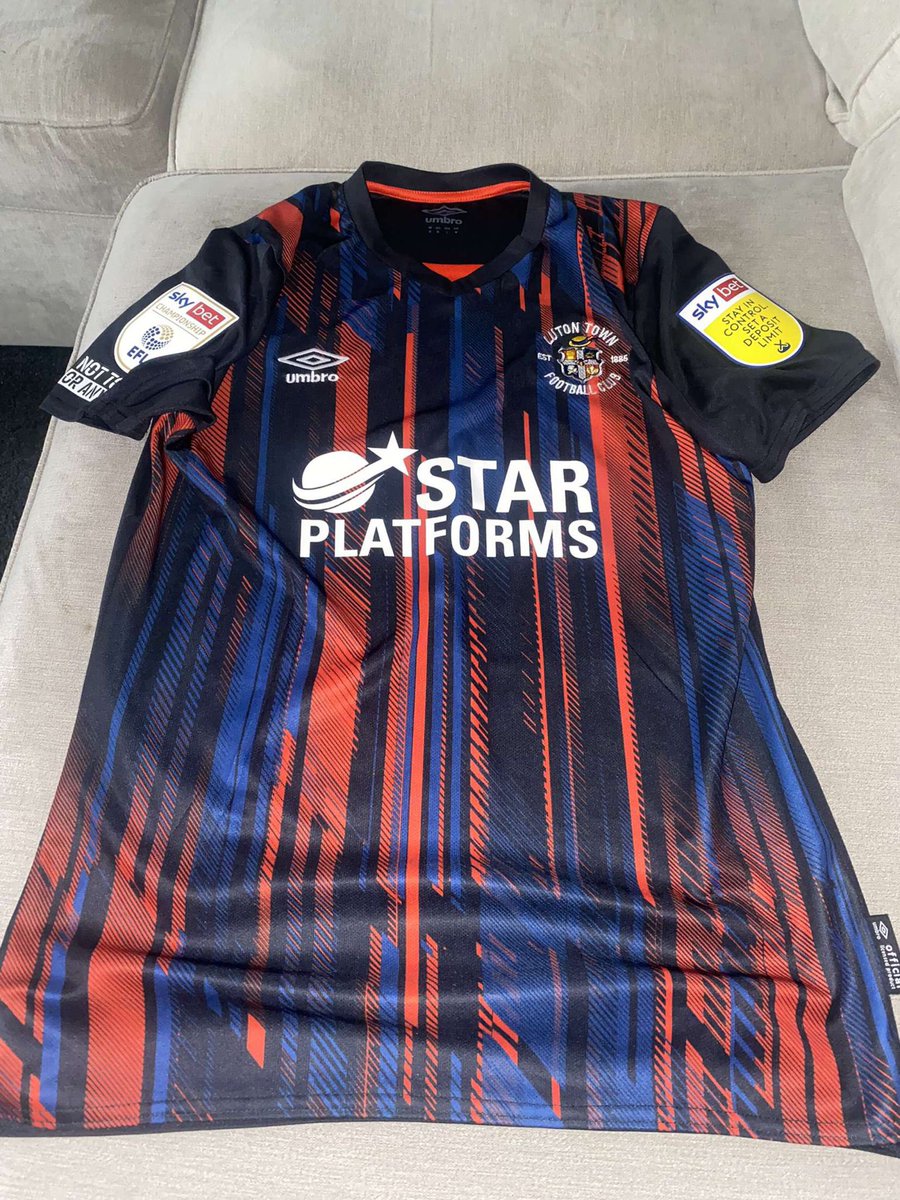 RobsonOReardon's tweet photo. PLEASE RETWEET - CHARITY AUCTION! 🎩 

Match worn @LutonTown shirt from @P_kioso31! Thank you for donating this item for such a great cause!

DM me with your bids - all money raised will go to @SKC_UK!

Auction will end on Sunday 5th June after @OllieUnitedFC’s match! https://t.co/vEiJFXaZ1E