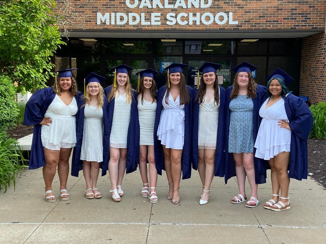 ReaderRBS's tweet photo. We always say Once an Eagle, Always an Eagle, so it was so heartwarming to see these photos taken last weekend by our former Eagles who are graduating from CPS High Schools. So proud of all of you! 🧡💙❤#cpsbest #EaglesATwork #scholarfirst https://t.co/QQ9XasKfZ3