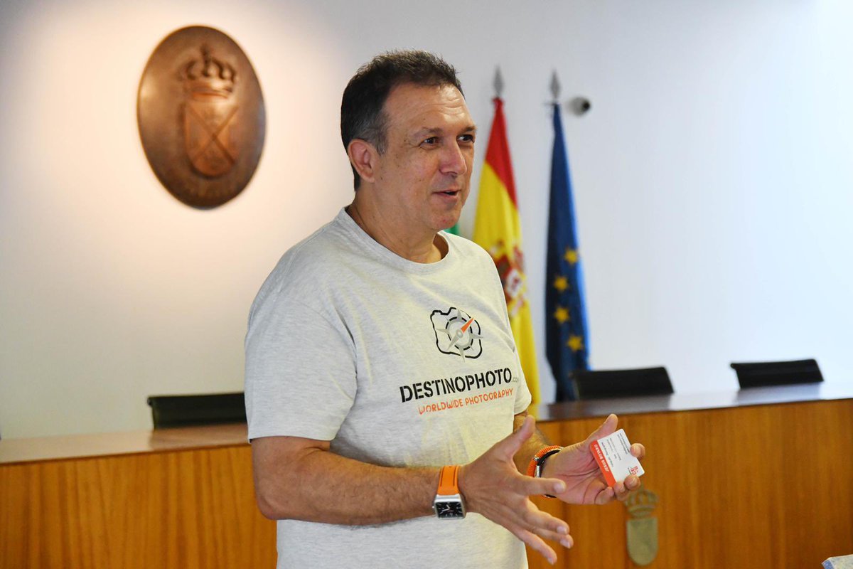 Tomares_es's tweet photo. Nace un nuevo taller de cultura en Tomares, el de fotografía 📸. 

🗣Impartido por un gran profesor como Jesús Botaro, los alumnos va a aprender la técnicas de la fotografía a través de la teoría y la práctica. https://t.co/r7WfXhmhtH