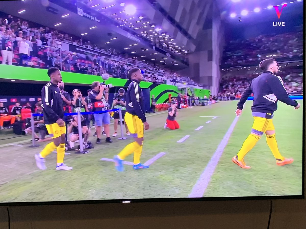 Wil_Dijk's tweet photo. Go go Feyenoord !! Succes !!! #UECLfinal #RomaFeyenoord https://t.co/otM9NwrmRn