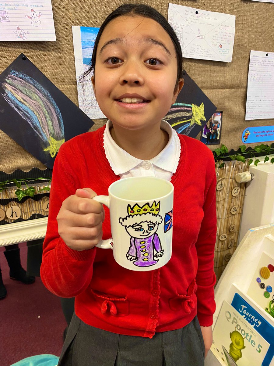 BubsyTownhill's tweet photo. STF have used their creative skills designing and painting mugs, doing a watercolour portrait of the Queen and using stencils to create the front cover of our cards to her majesty the Queen 👑🇬🇧❤️ #tcsjstf #tcsistf ##tcsjubilee #tcsea https://t.co/rAPUz9j3No