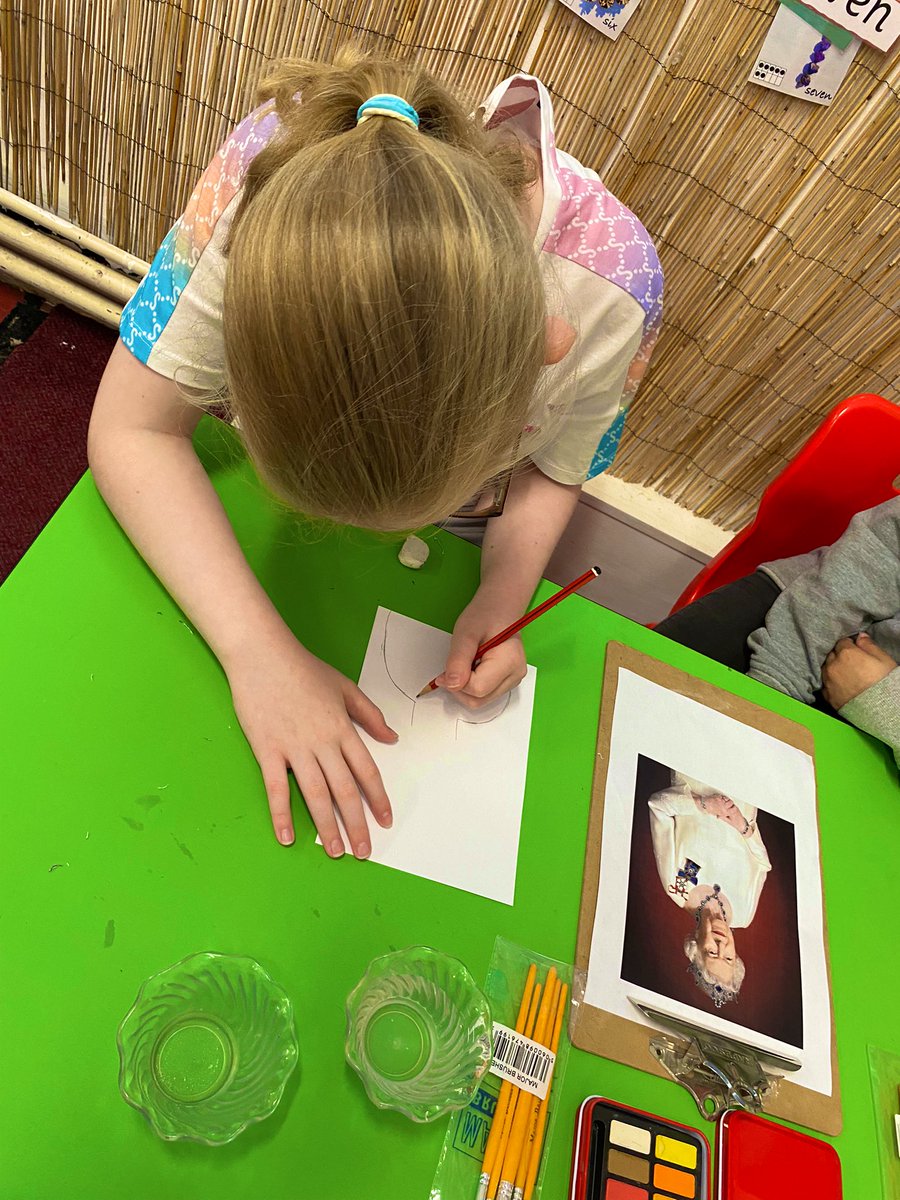 BubsyTownhill's tweet photo. STF have used their creative skills designing and painting mugs, doing a watercolour portrait of the Queen and using stencils to create the front cover of our cards to her majesty the Queen 👑🇬🇧❤️ #tcsjstf #tcsistf ##tcsjubilee #tcsea https://t.co/rAPUz9j3No