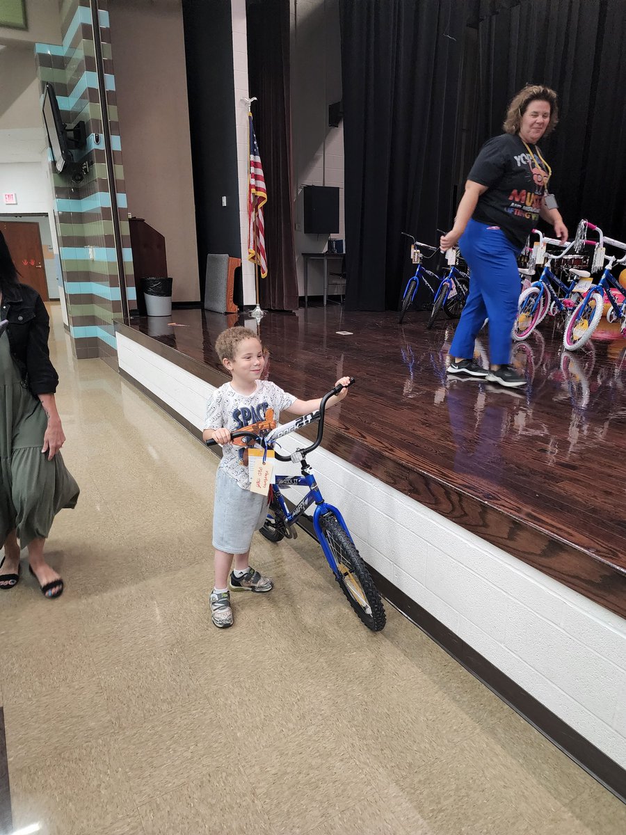 HCBBadger's tweet photo. Thank you Believer's Church, students, and families!  Kindergarteners with great attendance 94% received a special prize!  Way to go!  @warrenschools #TheJWCS https://t.co/6z8AuEP5tw