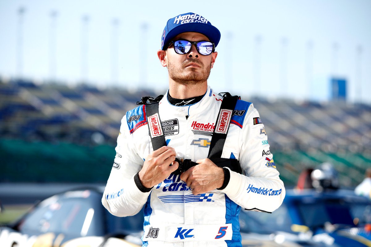 TeamHendrick's tweet photo. 𝗚𝗜𝗩𝗘𝗔𝗪𝗔𝗬 𝗔𝗟𝗘𝗥𝗧 🚨 

We’re giving away five wristbands to @KyleLarsonRacin's autograph session on Saturday. RT and like this post to be entered. The drawing will close at 10 p.m. ET tonight and winners will be contacted via DM with pick-up instructions. https://t.co/REY6h9ldy5